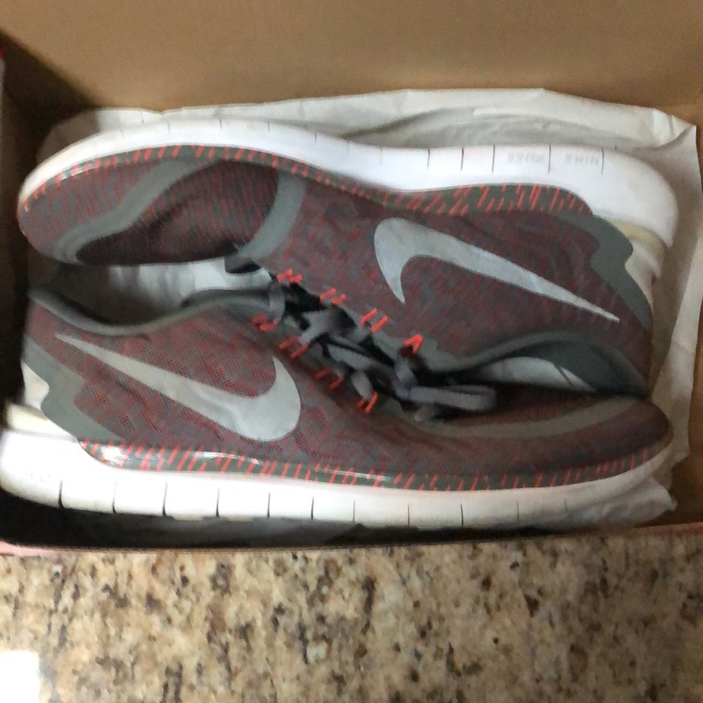 Nike - Picture 2 of 6